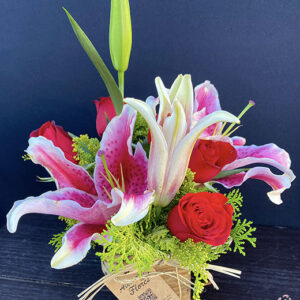 Atelier das Flores - Cachepô de Lírios e Rosas