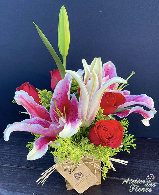 Atelier das Flores - Cachepô de Lírios e Rosas