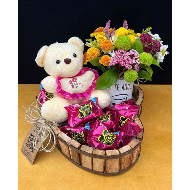 Atelier das Flores - Box Coração Fofura com Pelúcia e Flores Mistas